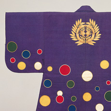 2 Jinbaori surcoats owned by the successive lords of the Sendai domain (Violet wool jinbaori surcoat with roundels in five colors)